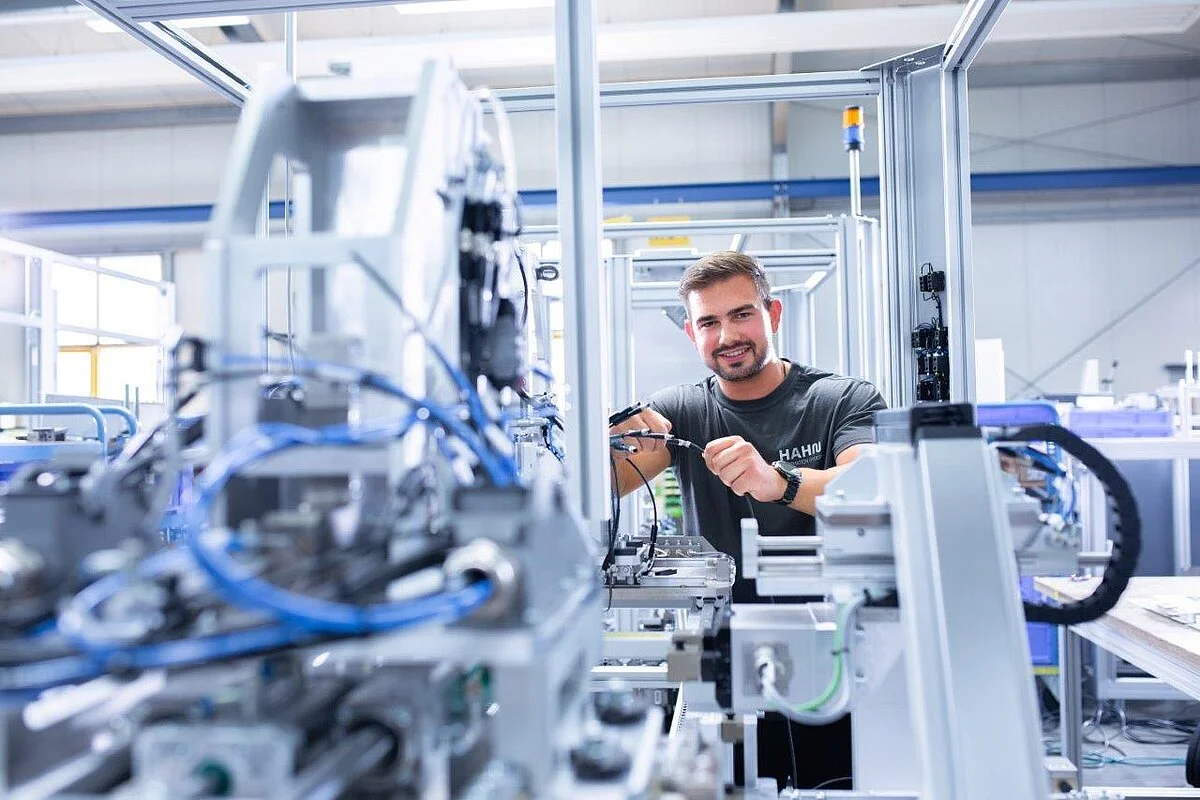 Home Working as a Mechatronics Technician in Germany